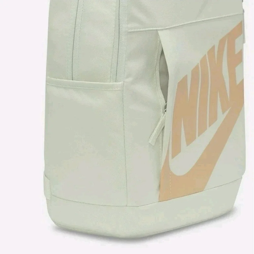 Nike elemental travel